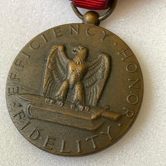 VTG WWII US Army medal lapel award For Good Condact red ribbon - Picture 3 of 7